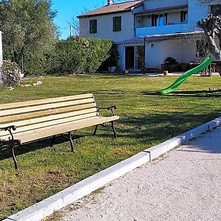 L'esperluette En Camargue Uchaud